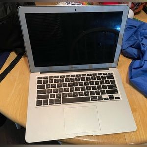 MacBook Air (13-inch)